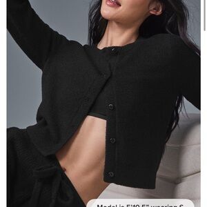 ALO Yoga Snuggle Up Sweater Cropped Black Women's Cardigan